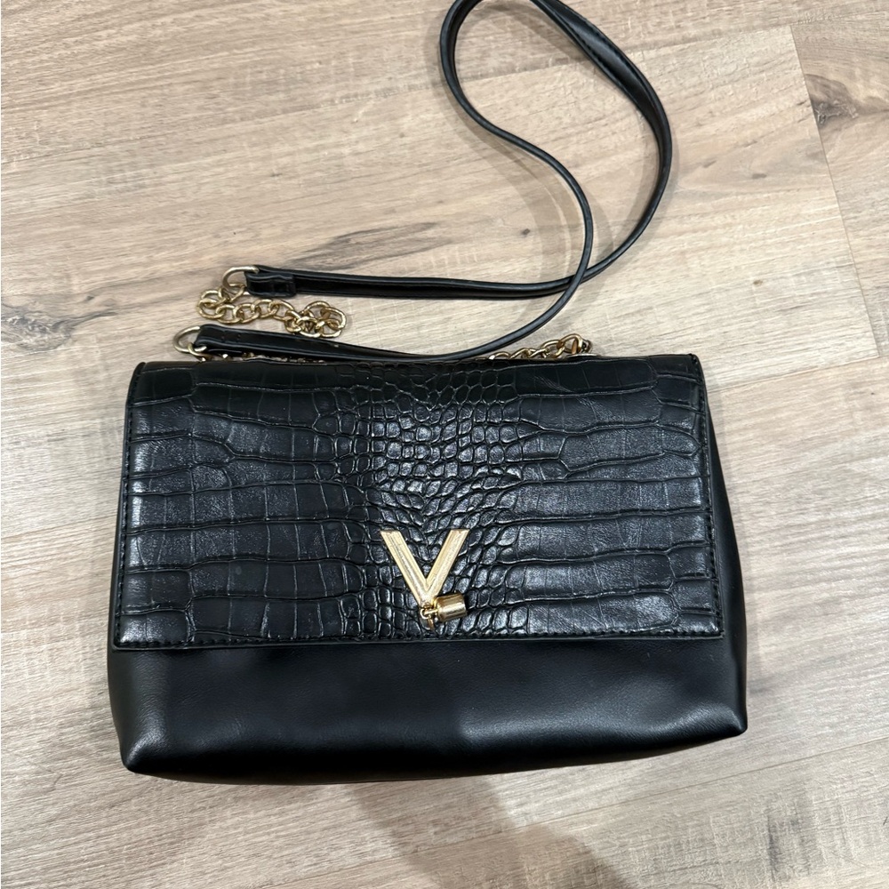 Chic Black Croc-Embossed Crossbody Bag